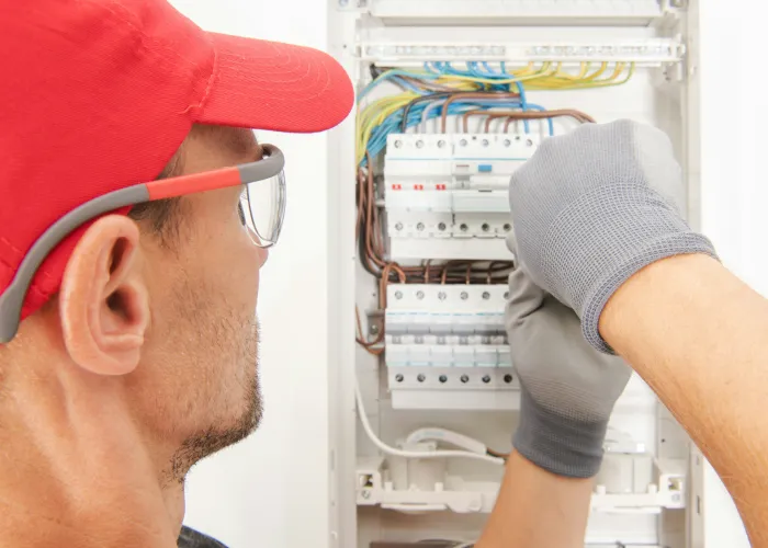 Miért válassz helyi villanyszerelőt Szanyban? - Orbán Adorján ev.